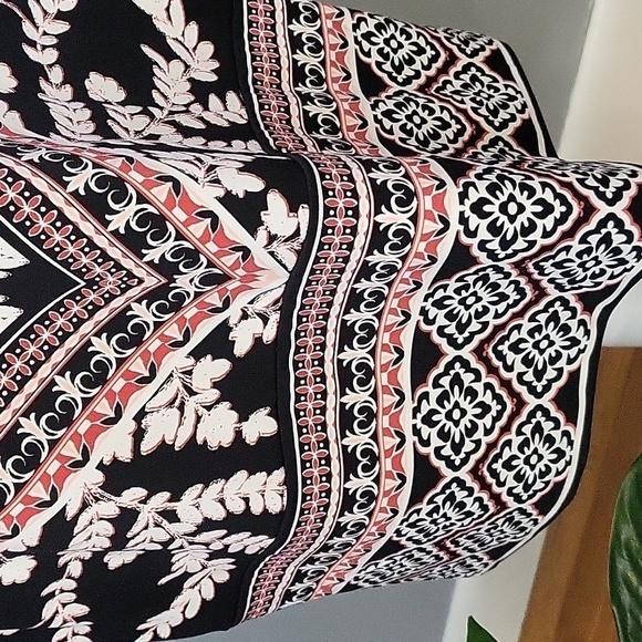 White House Black Market Black and Pink Print Stretchy V-Back Dress - Size S - Picture 7 of 11